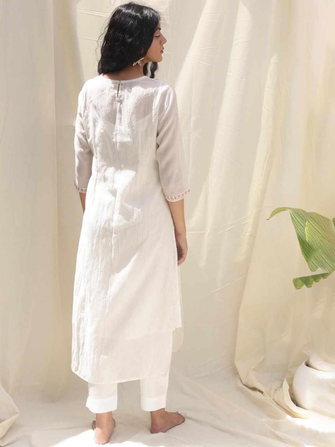 Women Floral Embroidered Thread Work Straight Kurta with Trouser - Image 3