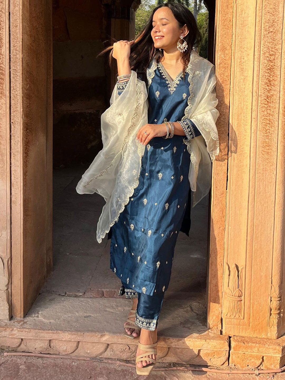 Ethnic Motifs Embroidered Thread Work Kurta With Trousers & Dupatta